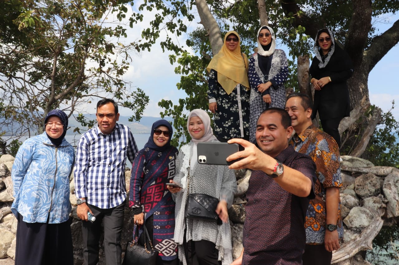 Rombongan Komisi X Dewan Perwakilan Rakyat (DPR) RI bersama perwakilan dari Kementerian Pariwisata dan Ekonomi Kreatif (Kemenparekraf) RI melakukan kunjungan kerja ke sejumlah titik dan lokasi sejarah yang ada di Aceh Besar.